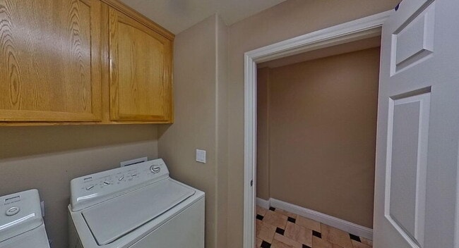 Building Photo - 1692 Woodhaven Cir