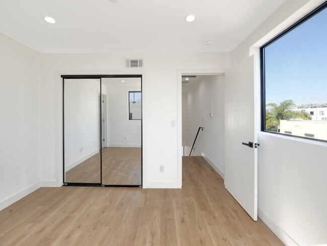 Building Photo - 1856 Redondo Blvd