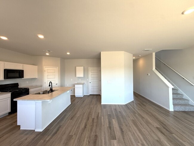 Building Photo - 9521 Stallion Dr