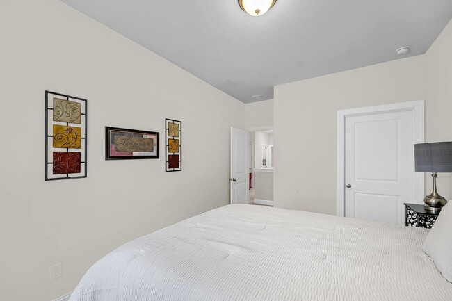 Building Photo - Beautiful 4BR/2.5BA Home in Highly Desirable Park West