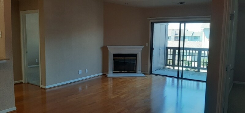 Building Photo - 427 W Laurel Dr