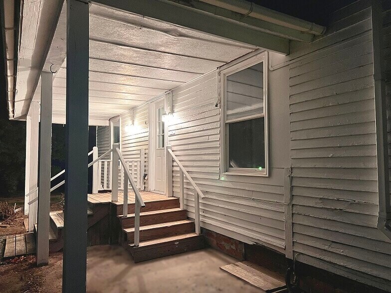 Building Photo - 745 Bagdad Rd