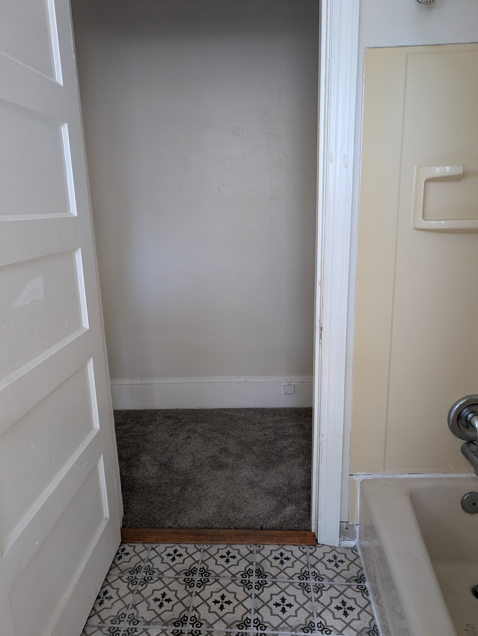 Building Photo - 117 1/2 Park Rd