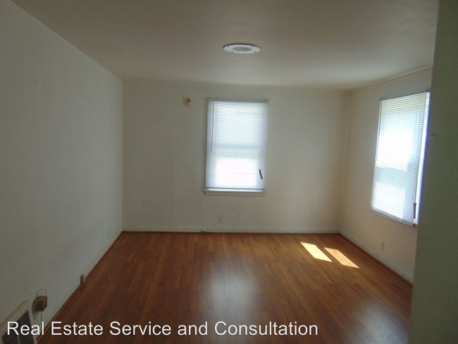 Building Photo - 907 S 15th St