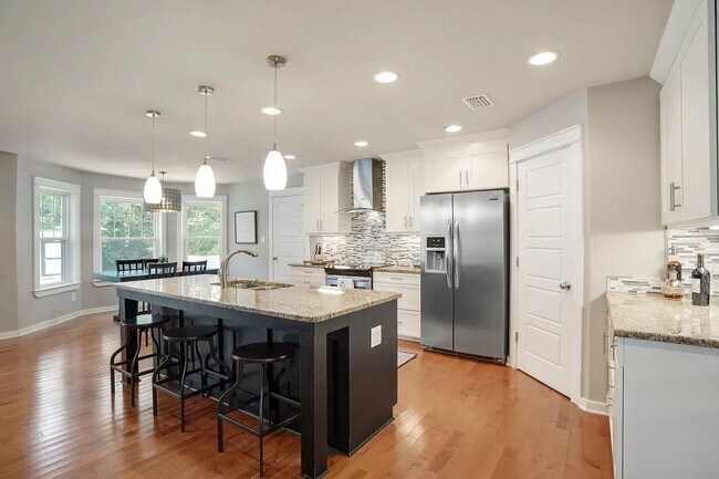 Building Photo - 2072 Trescott Dr