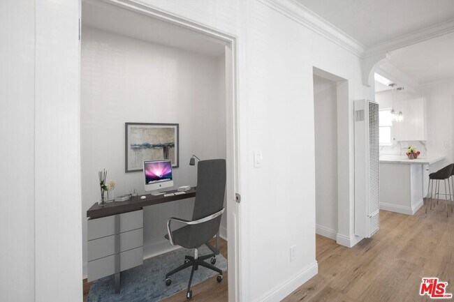 Building Photo - 5402 Monroe St