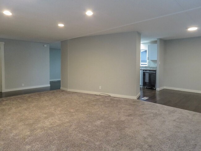Building Photo - Century Meadows Home Available Now- Aurora
