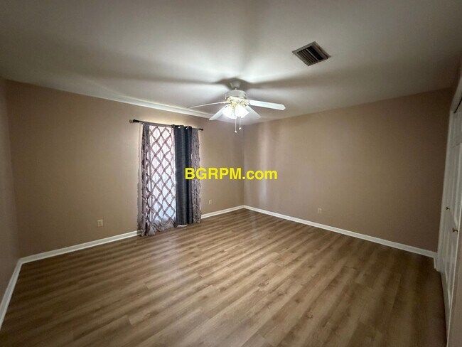 Building Photo - 2210 Crestwood Rd