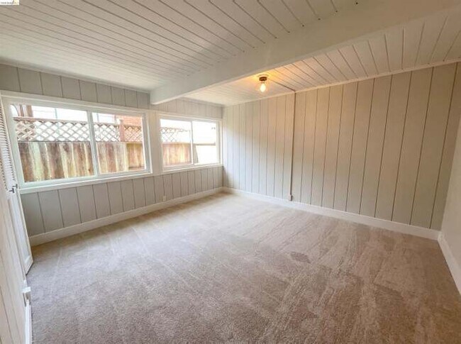 Building Photo - 2361 Oakmont Dr