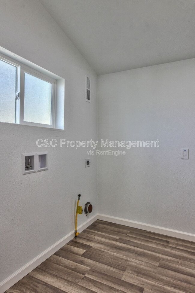 Building Photo - 419 Watson St