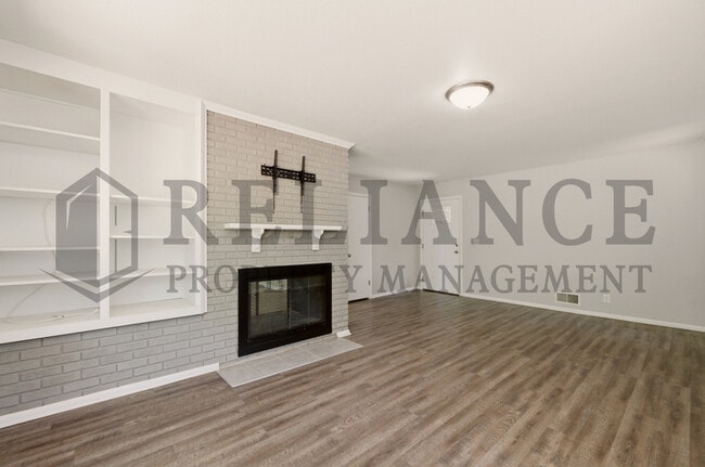 Building Photo - 730 N Chipper Ln