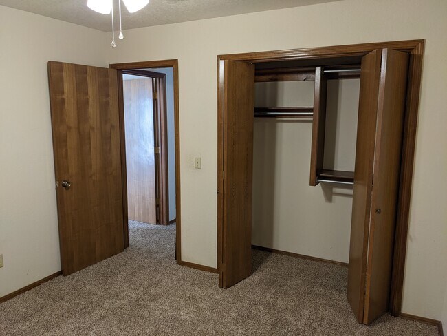 Bedroom 3 with closet - 1618 Julie Plz