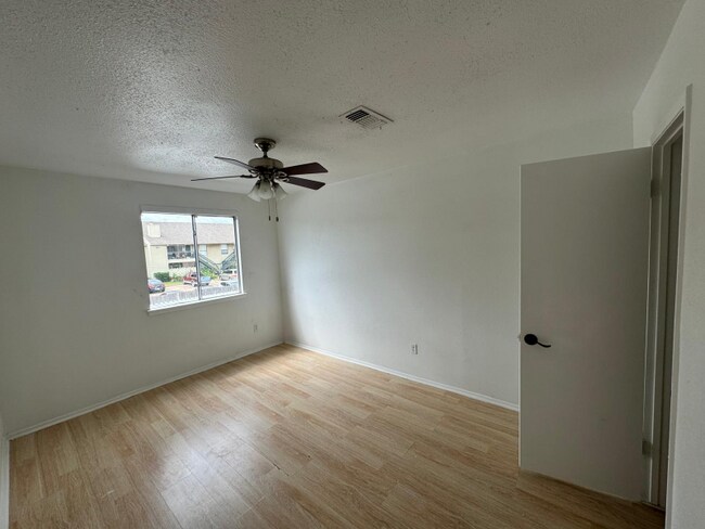 Building Photo - 6685 Kentwick Dr