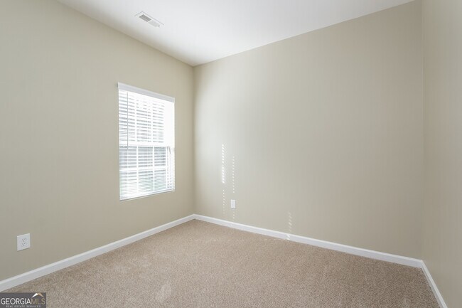 Building Photo - 5892 Village Loop