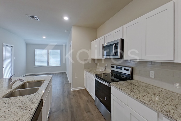 Building Photo - 401 Mango Dr