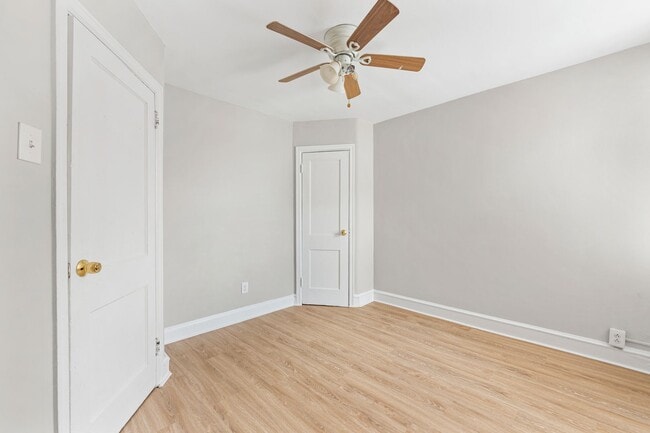 Building Photo - ???UPDATED 3 BEDROOMS AND 1BATH HOME WITH ...