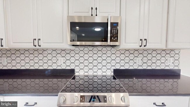 Building Photo - 40750 King Dr