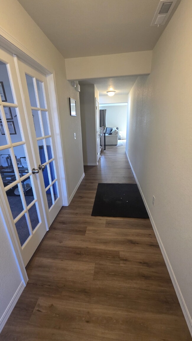 Building Photo - Beautiful 4BR 2.5 bath Home in Bradley Heights near Military bases