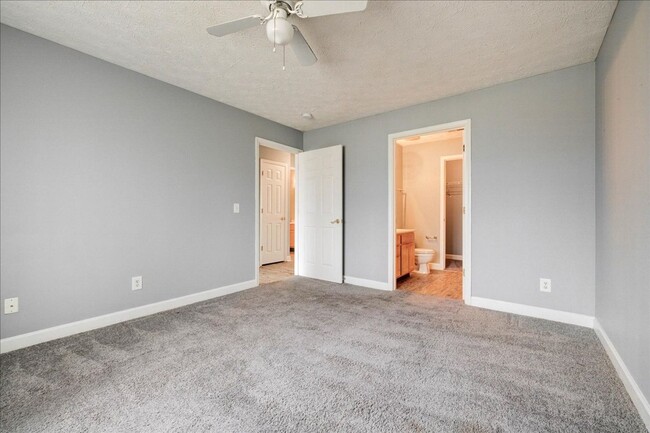 Building Photo - 2 bedroom 2 bath $1229-1319.00/mo***Evansv...