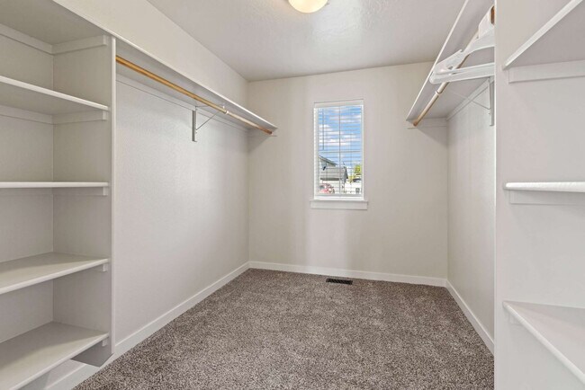 Building Photo - 3173 S Mystic Seaport Ave