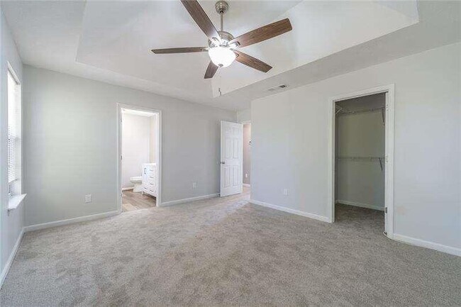 Building Photo - 2716 Lake Park Ridge W
