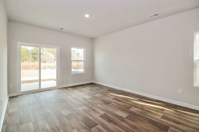 Building Photo - $500 Off 1st Month's Rent - 4 Bdrm/3 Bath, Brand New Townhome in Ocean Isle