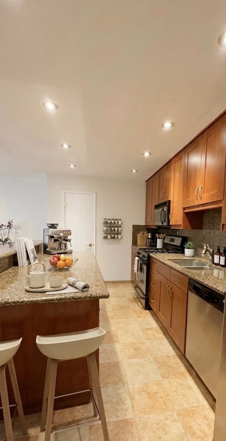 Building Photo - 1940 N Highland Ave