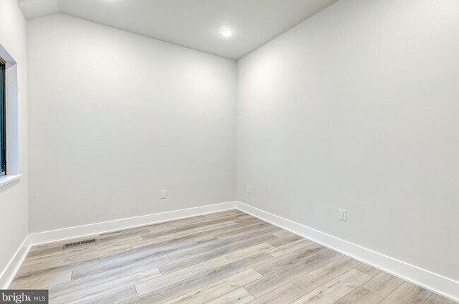 Building Photo - Brand New Luxury Apartments