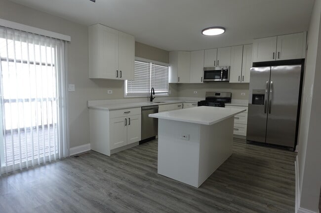 Building Photo - 1800 Hollywood Ave