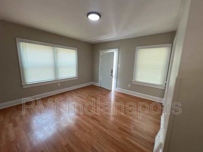 Building Photo - 310 N Riley Ave