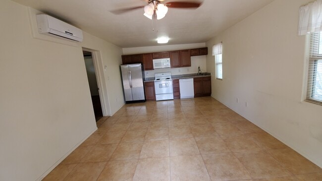 Building Photo - Grant and Country Club Private Guesthouse with AC