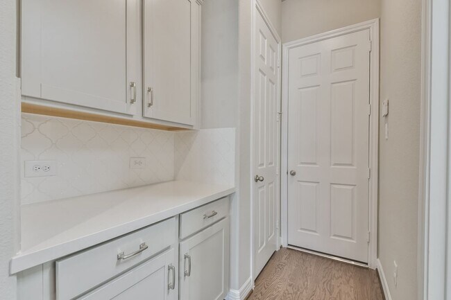 Building Photo - 27124 Regal Scott Dr