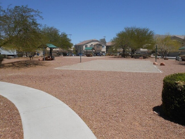 Building Photo - Beautiful Spacious Townhome in Gated Community