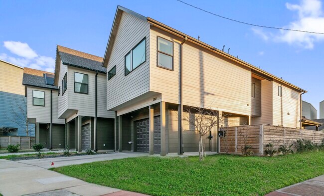 Building Photo - 3802 Commerce St