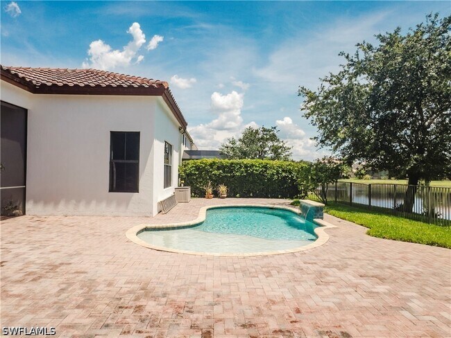 Building Photo - 5169 Roma St S