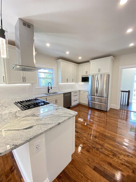 Building Photo - 122 Winsor Ave