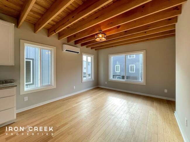 Building Photo - 79 E Cascade St