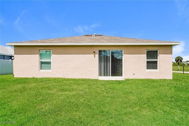 Building Photo - 4165 NE 9th Pl