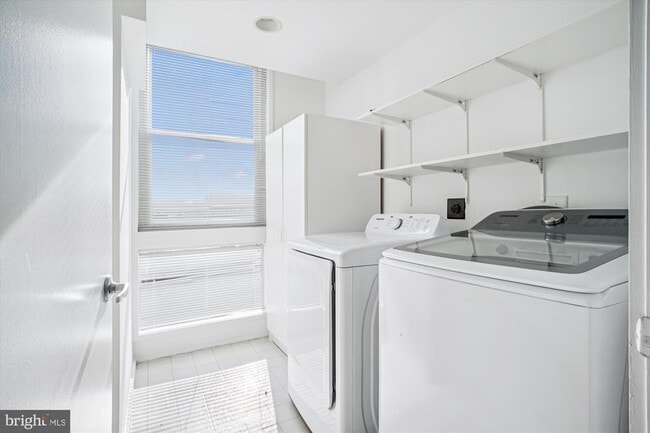 Building Photo - 1662 N Quinn St