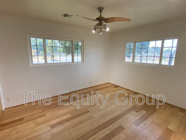 Building Photo - 1434 W Feemster Ave