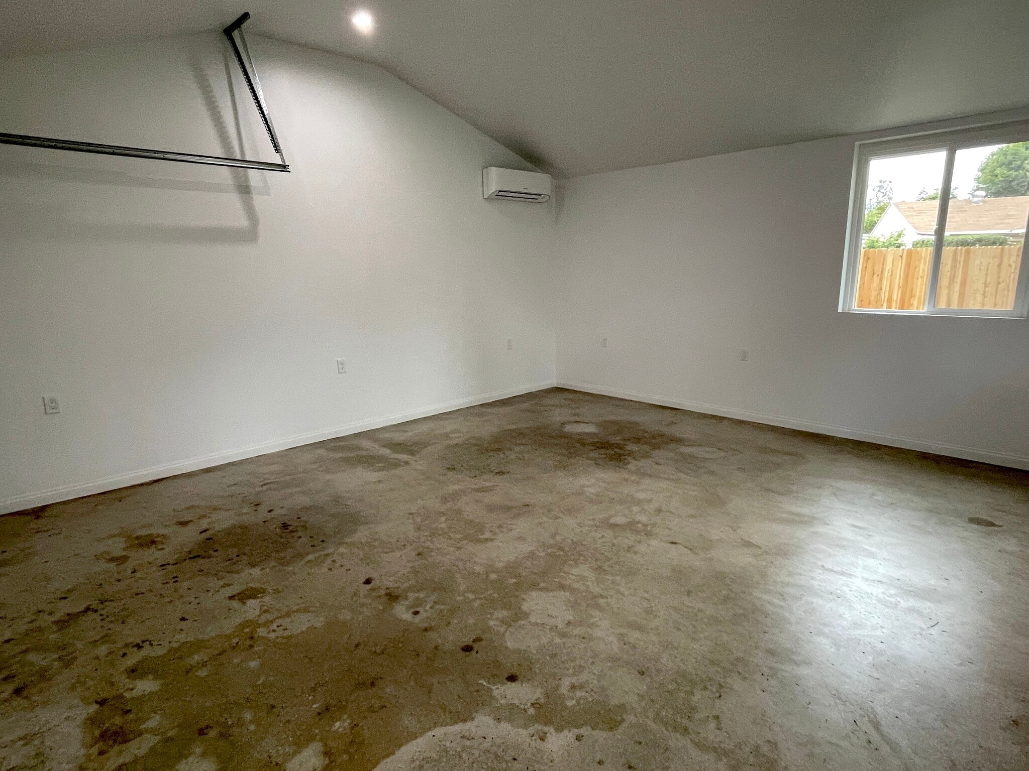 2 Garage high ceiling, recessed lighting, HVAC, Separate Entrance and remote app garage doo - 5457 Beck Ave