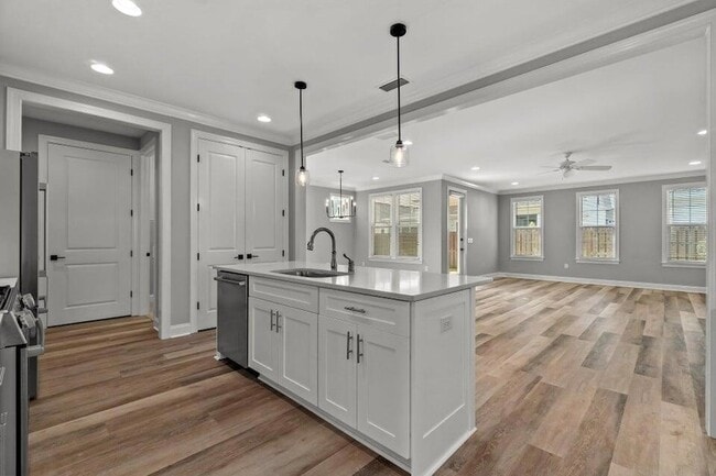 Building Photo - 76 Conifer Ct