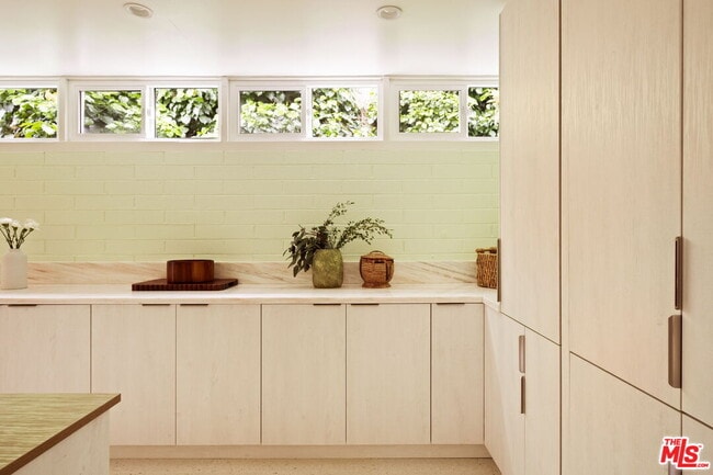 Building Photo - 2701 Jalmia Dr