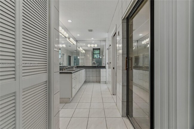 Building Photo - 17900 SW 77th Ave