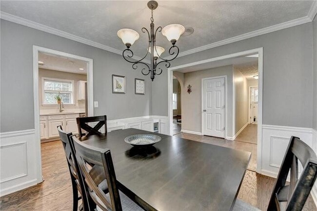 Building Photo - House 3 Beds 3 Baths