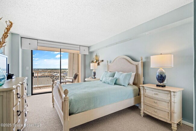 Building Photo - 877 N Hwy A1A