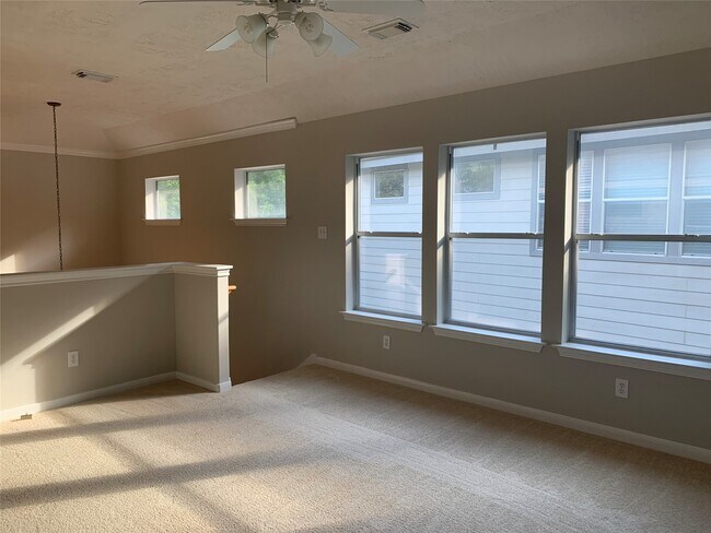 Building Photo - 11 Baccara Pl