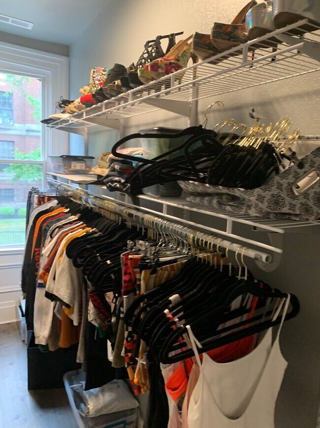 Building Photo - 903 E Cason st