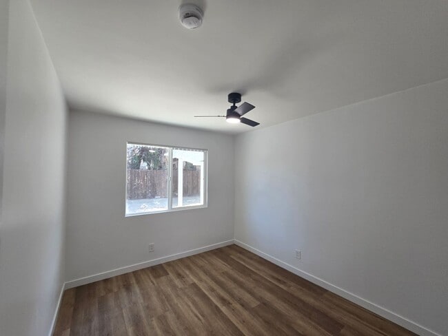 Building Photo - Freshly Remodeled & Full of Charm on Banbury