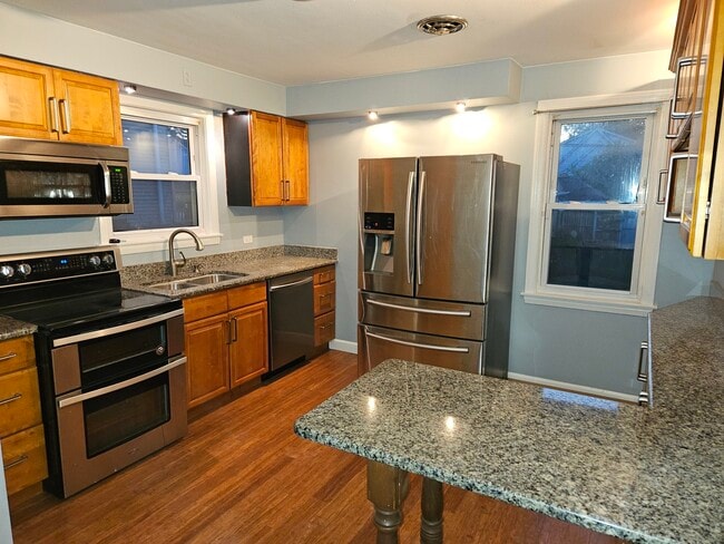 Building Photo - 208 27th Ave